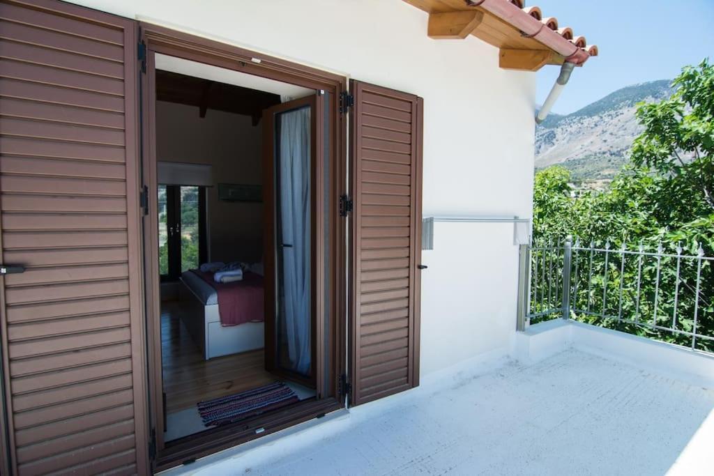 Villa Papa-Antonis Stone House Zarós Exterior foto