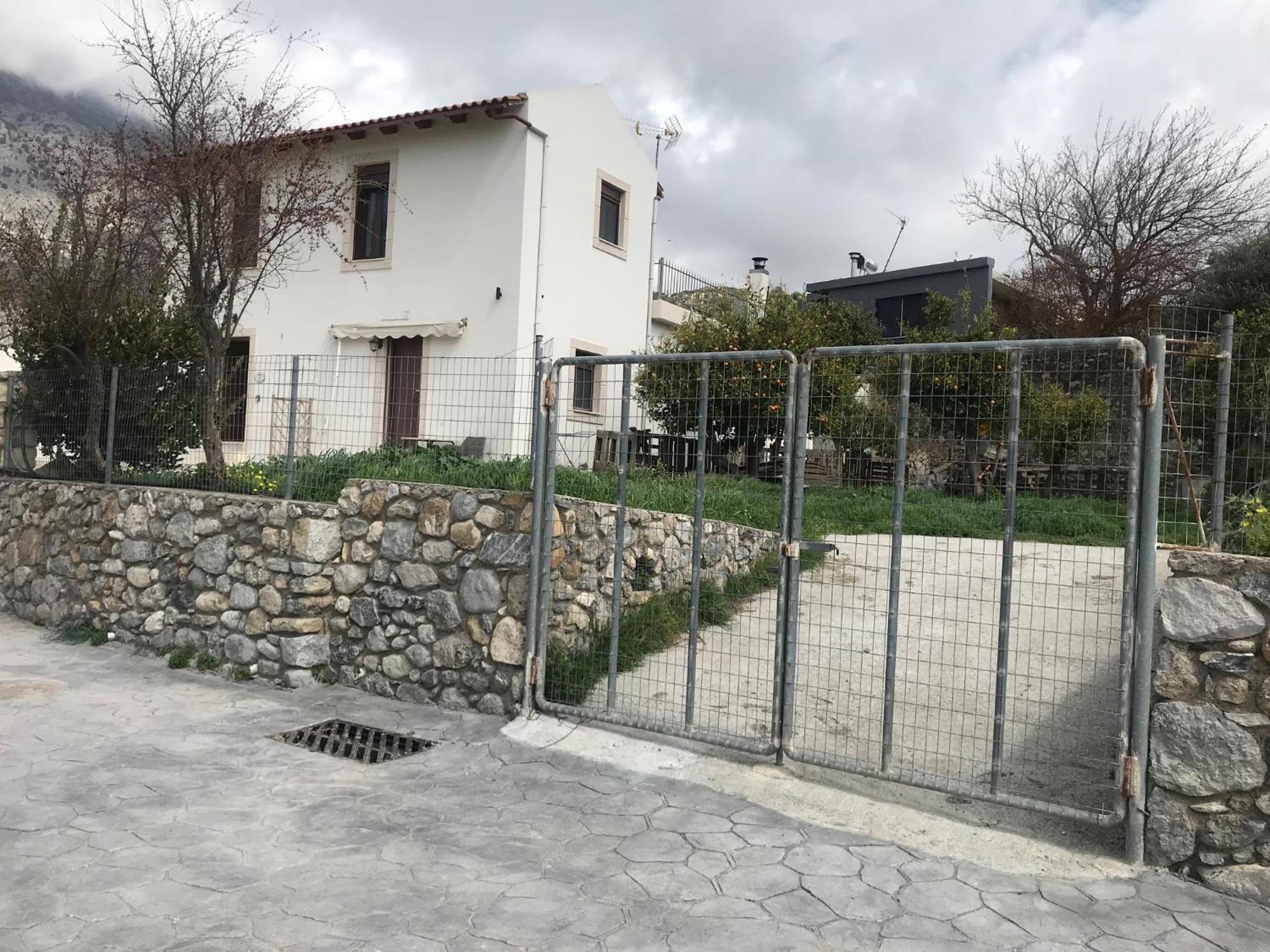 Villa Papa-Antonis Stone House Zarós Exterior foto